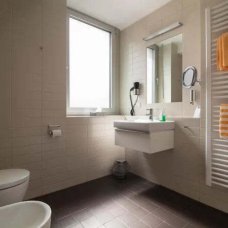 Palazzo Hotel בית הארחה 3*