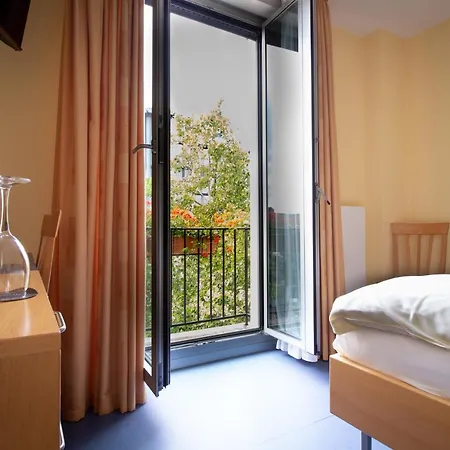 Palazzo Hotel בית הארחה